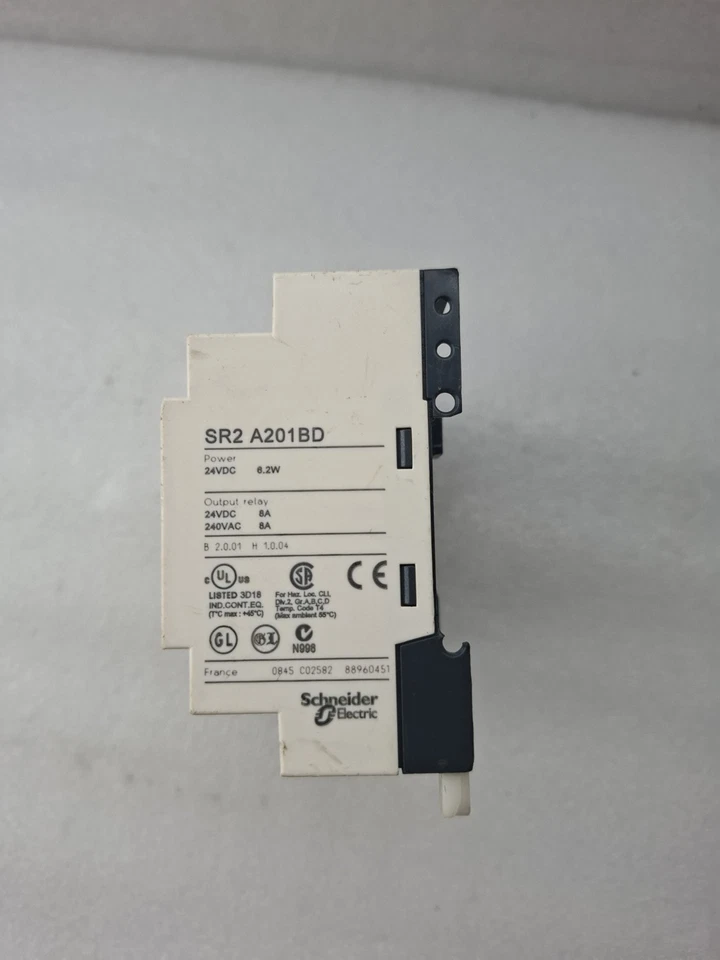 Used Working Telemecanique SR2 A201BD Smart Relay Zelio Logic 24VDC Free Ship